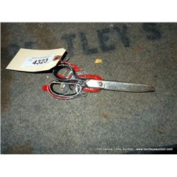 LOT: SCISSORS, 2X THE MONEY