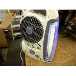 FM RADIO W/ FLASHLIGHT