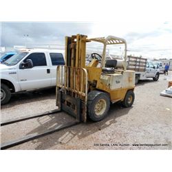 YALE 8,000 LB LPG PNEUMATIC FORKLIFT, 2,577 HOURS, W/ 6' FORKS