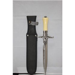 COLLECTORS EDITION 13" DAGGER DETAILED HANDLE GAURD