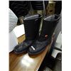 Image 1 : PAIR OF WINTER BOOTS - SIZE 9