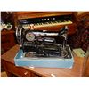 Image 1 : SINGER SEWING MACHINE