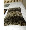 Image 1 : LEOPARD PILLOW CASE & PILLOW