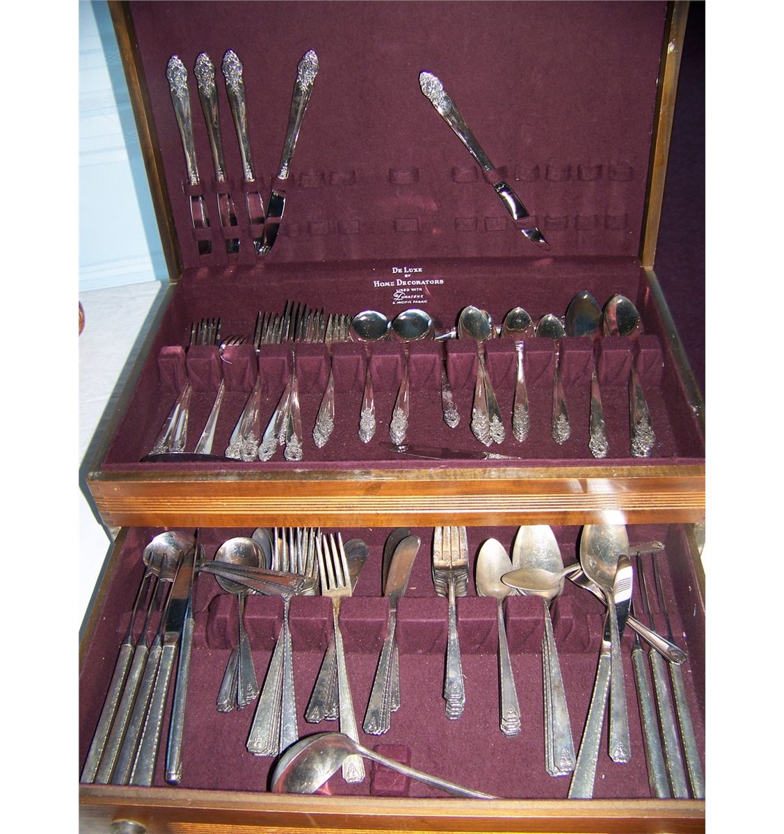 VINTAGE BOX OF PRESTIGE FLATWARE FROM 1950'S