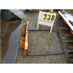 Bale spear for compact tractor