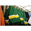 Image 2 : LOT OF 92 GREEN JERSIES