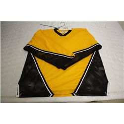 LOT OF 93 YELLOW/BLACK ROLLER HOCKEY JERSIES