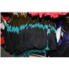 Image 2 : LOT OF 163 WHITE/TEAL BASEBALL JERSIES