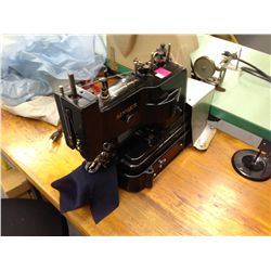 SINGER ANTIQUE SINGLE NEEDLE SEWING MACHINE 110VOLT