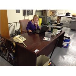 EXECUTIVE DESK C/W BOOKSHELF