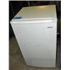 Image 1 : Magic chef white bar fridge
