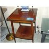 Image 1 : Antique federal style mahogany 2 tier side table