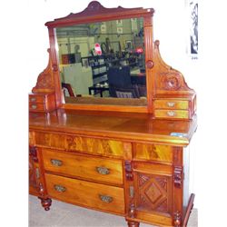 Victorian mahogany mirrored back bedroom dresser