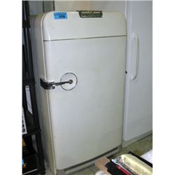 Vintage general motor frigidaire 1950-60s white