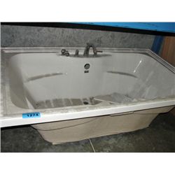 New white bathtub