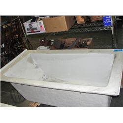 New white bathtub