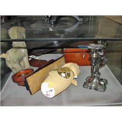 Lot of assorted vintage collectable items;
