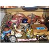 Image 1 : Shelf lot of collectables and household items
