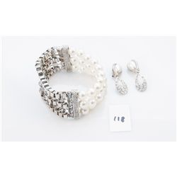 Ladies costume jeweled immitation pearl bracelet