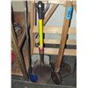 Image 1 : 2 small shovels