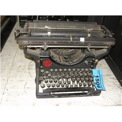 Antique underwood manual type writer