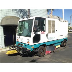 TENNANT 830 II INDUSTRIAL SWEEPER