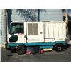 Image 2 : TENNANT 830 II INDUSTRIAL SWEEPER