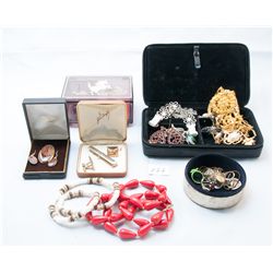 Box of assorted ladies jewelery