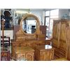 Image 1 : 4pc oak bedroom suite;