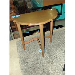Vintage D table