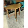 Image 1 : Vintage D table