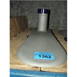 Outdoor pole stand with lowering and raising