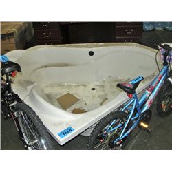 New white corner bathtub