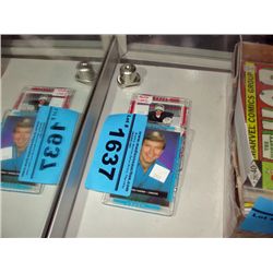 2 NHL collectors trading cards