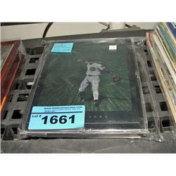 5 framed sport pictures; hockey and baseball