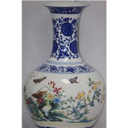 DECORATIVE CHINESE WHITE PORCELAIN WITH SPINNING WOOD B