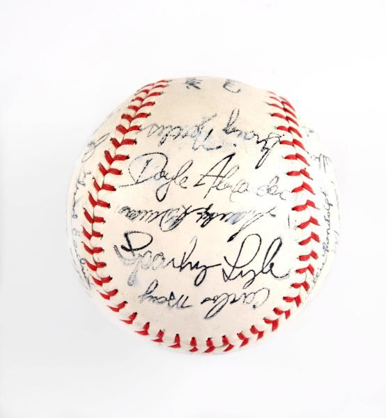 1976 NEW YORK YANKEES TEAM SIGNED BASEBALL