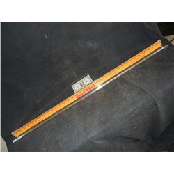 CHILD'S PLAY 2 HERO GOOD GUYS YARDSTICK CHUCKY USES TO KILL MS KETTLEWELL SCREEN USED & MATCHED