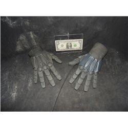 FANTASTIC 4 DR DOOM PAIR OF HANDS