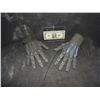 Image 1 : FANTASTIC 4 DR DOOM PAIR OF HANDS