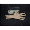 Image 1 : SILICONE FEMALE SEVERED HAND