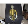 Image 1 : ALIEN ARMATURED LIFE SIZE PUPPET IN SPACE SUIT