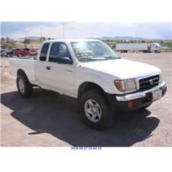2000 - TOYOTA TACOMA