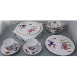 16 Pc Royal Worcester Evesham Porcelain Plates, Teacups