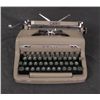 Image 1 : Royal Quiet De Luxe Typewriter w/ Magic Margin