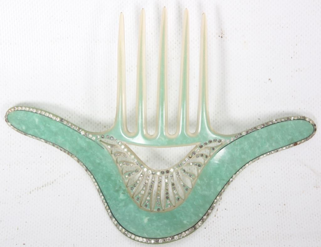 9 Vintage Hair Combs