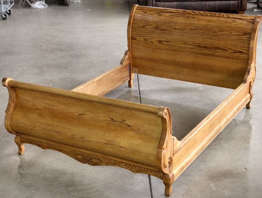 Versailles Sleigh Bed Oakwood Interior