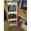Image 1 : Four foot tall step ladder