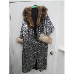 Flapper coat, faux fur trim