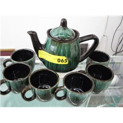 Blue Mountain pottery - Tea pot and mugs